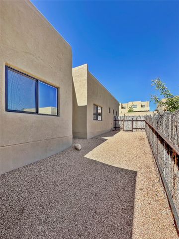 32 Calle Lemita, Santa Fe, NM 87507