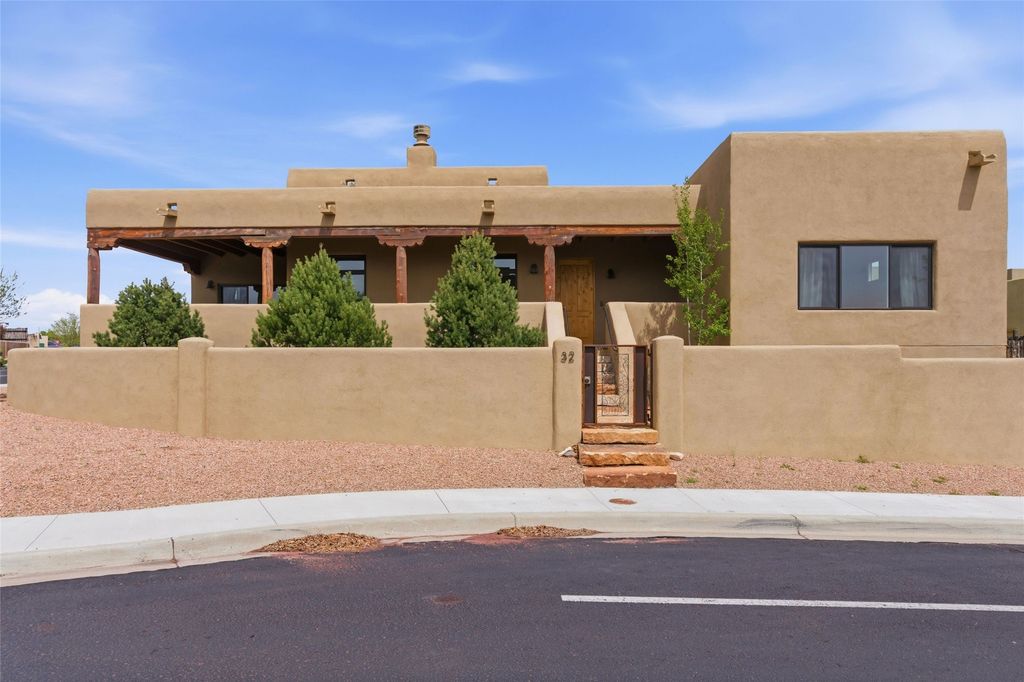 32 Calle Lemita, Santa Fe, NM 87507