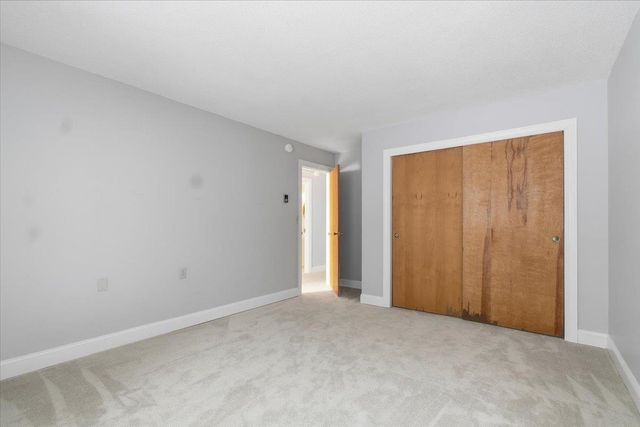 17 Hawthorne Circle, South Burlington, VT 05403
