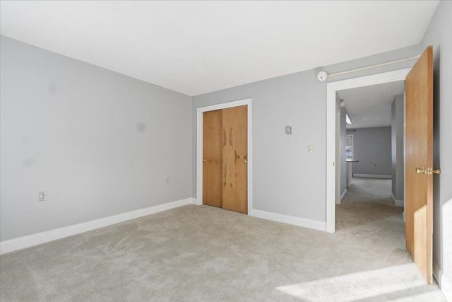 17 Hawthorne Circle, South Burlington, VT 05403