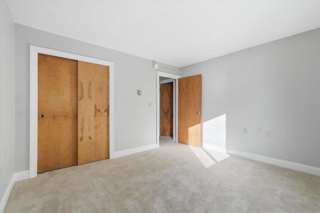 17 Hawthorne Circle, South Burlington, VT 05403