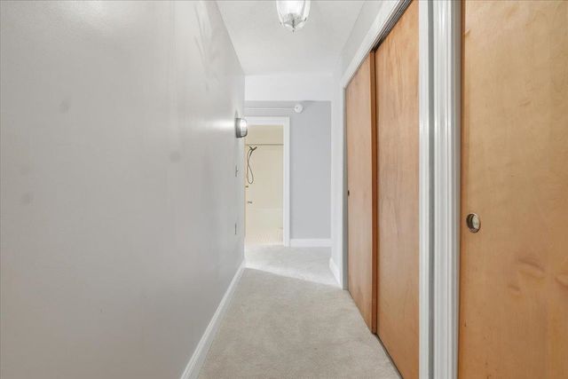 17 Hawthorne Circle, South Burlington, VT 05403