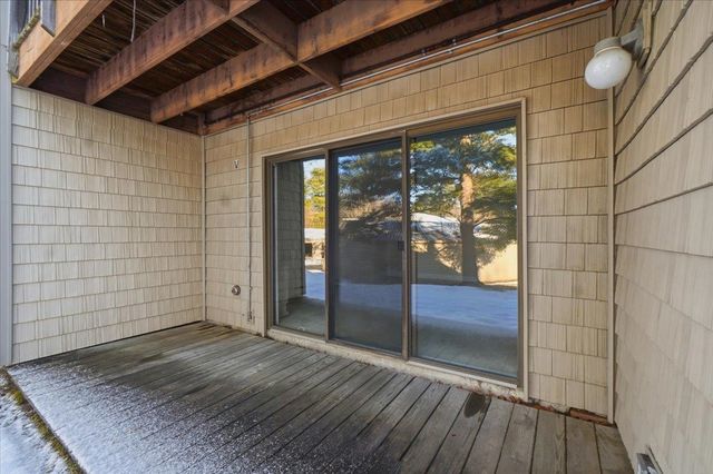 17 Hawthorne Circle, South Burlington, VT 05403