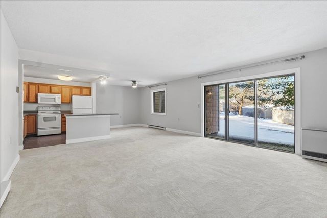 17 Hawthorne Circle, South Burlington, VT 05403