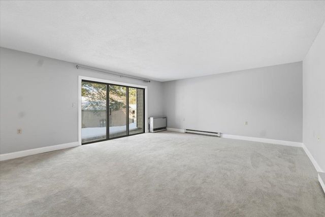 17 Hawthorne Circle, South Burlington, VT 05403