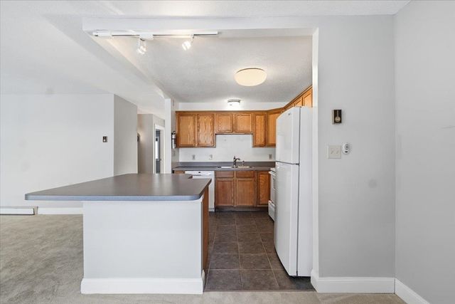 17 Hawthorne Circle, South Burlington, VT 05403