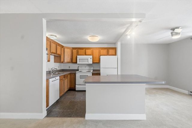 17 Hawthorne Circle, South Burlington, VT 05403