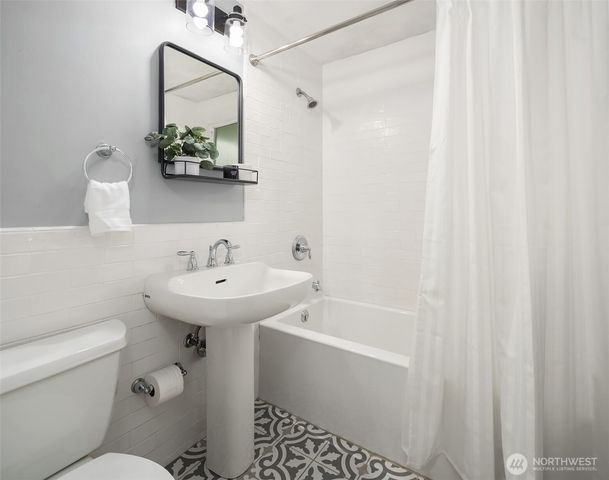 347 NW 52nd Street, Seattle, WA 98107