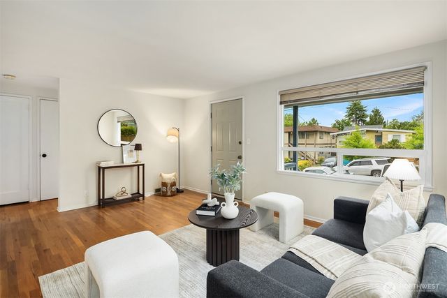 347 NW 52nd Street, Seattle, WA 98107