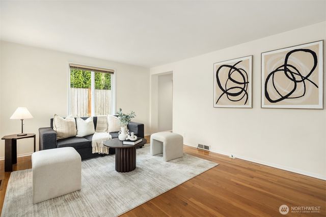 347 NW 52nd Street, Seattle, WA 98107