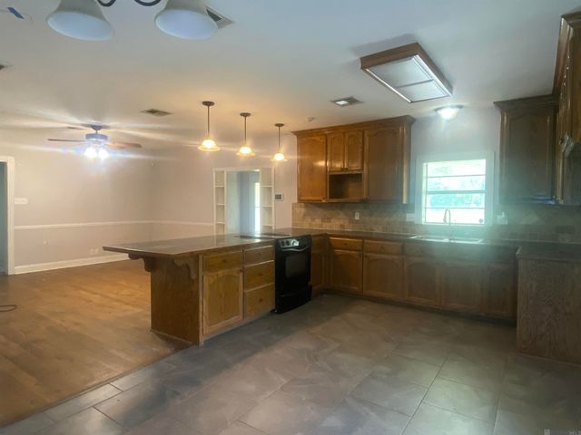 2440 La Hwy 958, Slaughter, LA 70777