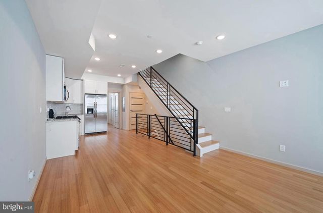 911 W DAUPHIN ST, Philadelphia, PA 19133