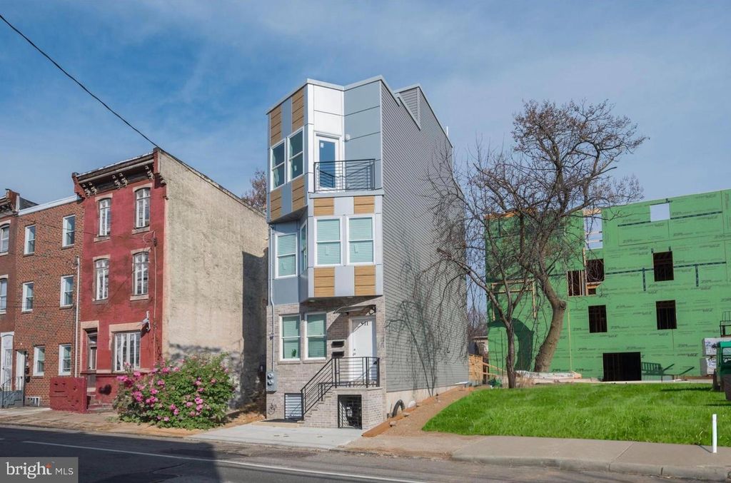 911 W DAUPHIN ST, PHILADELPHIA, PA 19133 — exterior