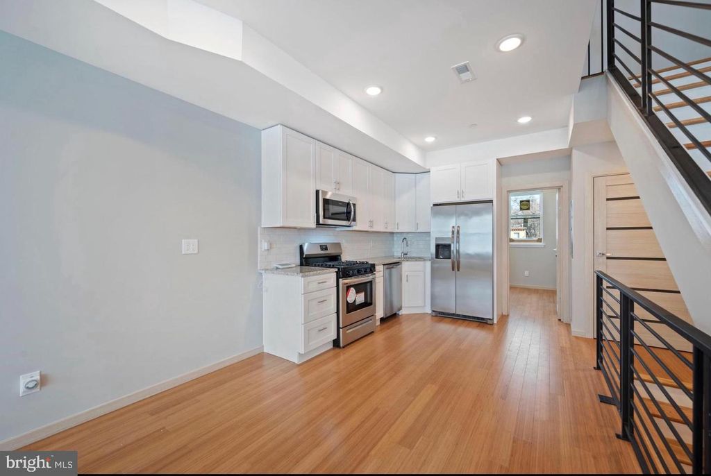911 W DAUPHIN ST, PHILADELPHIA, PA 19133 — photo 4