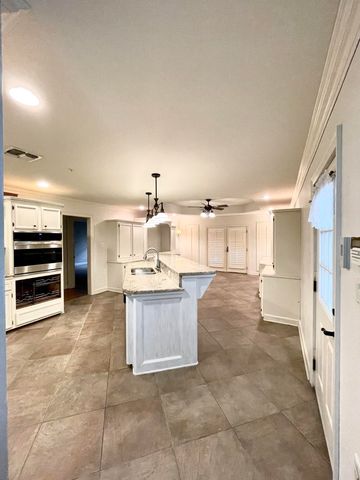 281 Norwood Dr, Schriever, LA 70395