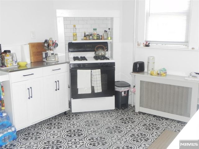 58 MARSHALL AVE, Little Ferry, NJ 07643