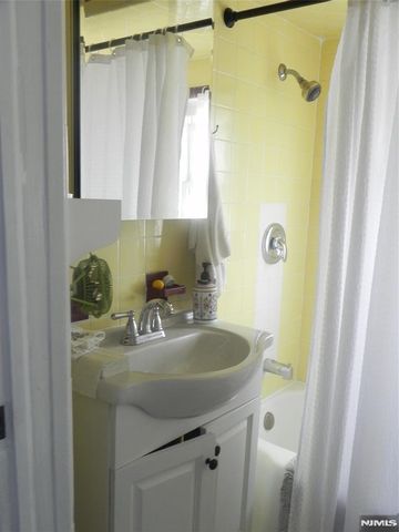 58 MARSHALL AVE, Little Ferry, NJ 07643
