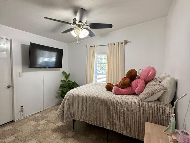 97 White Sands Drive, Kingwood, TX 77339