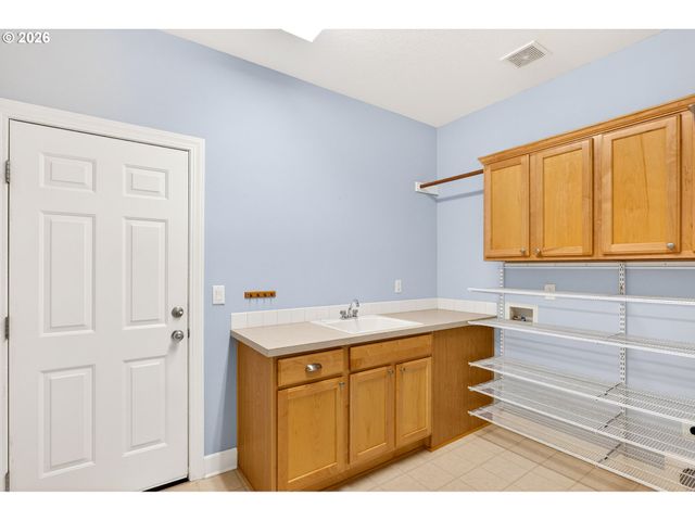 15067 ARMEL Dr, Oregon City, OR 97045