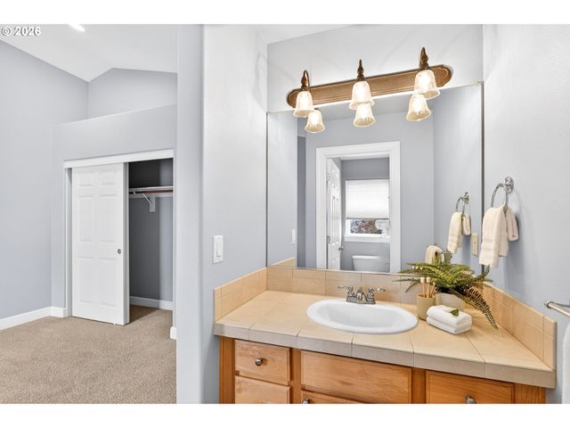 15067 ARMEL Dr, Oregon City, OR 97045