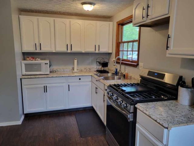 6048 Pinemoor Street, Columbus, OH 43229