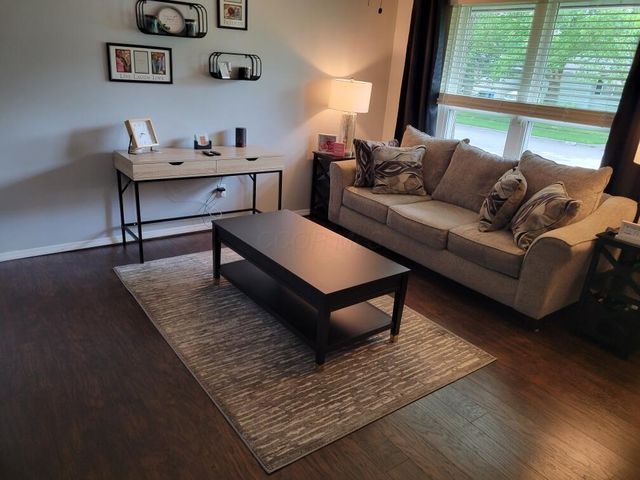 6048 Pinemoor Street, Columbus, OH 43229