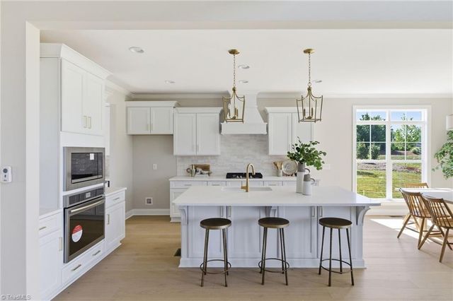 3106 Pasture View Drive, Summerfield, NC 27358