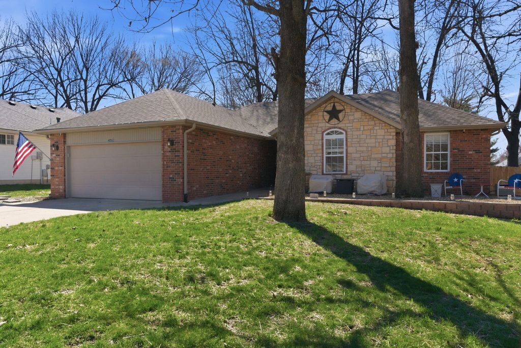 4052 W Leisa Street, Springfield, MO 65807
