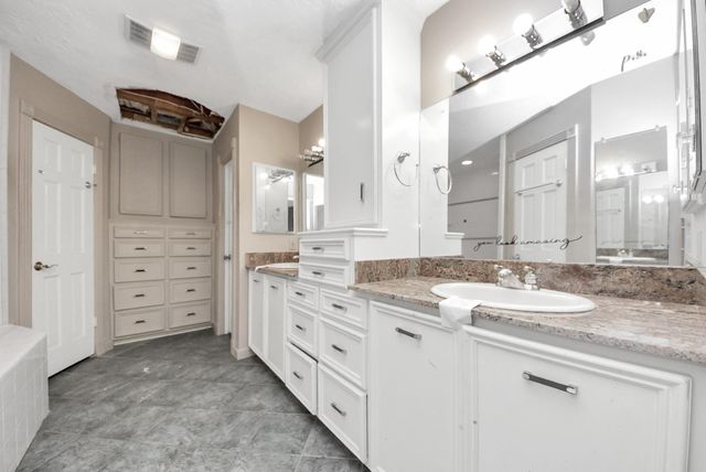 10710 Moorcreek Drive, Houston, TX 77070