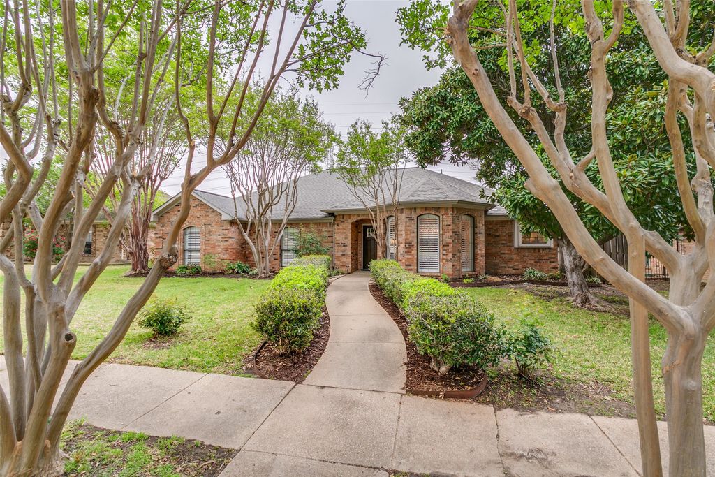 2534 Briardale Drive, Carrollton, TX 75006