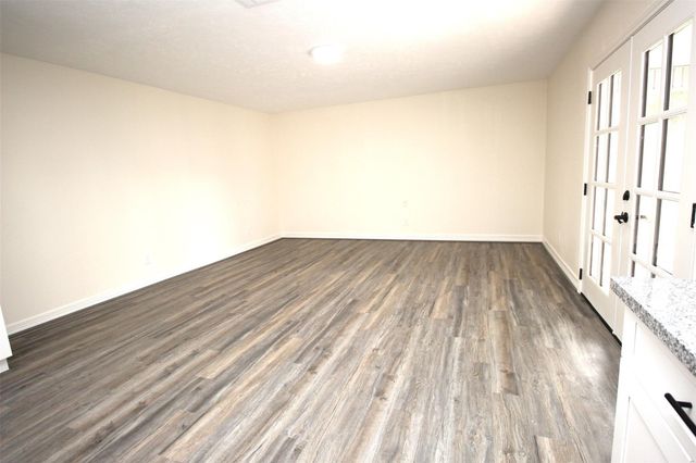 805 Willow Creek Drive, La Porte, TX 77571