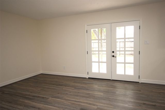 805 Willow Creek Drive, La Porte, TX 77571