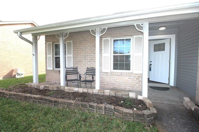 805 Willow Creek Drive, La Porte, TX 77571