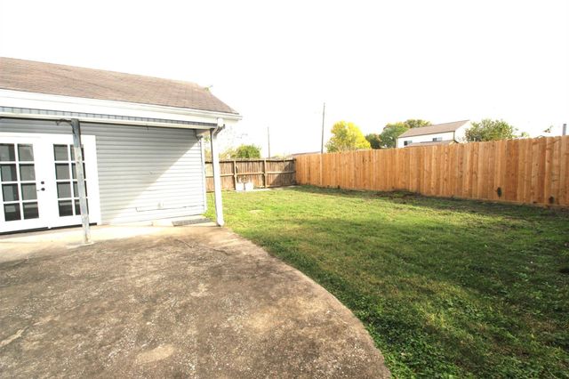 805 Willow Creek Drive, La Porte, TX 77571