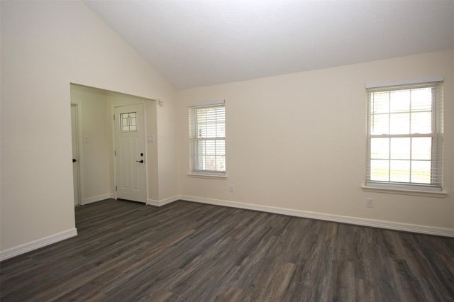 805 Willow Creek Drive, La Porte, TX 77571
