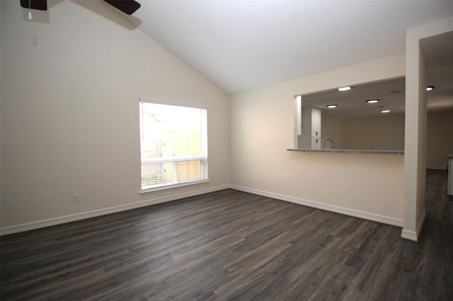 805 Willow Creek Drive, La Porte, TX 77571