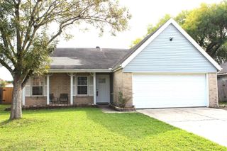 805 Willow Creek Drive, La Porte, TX 77571
