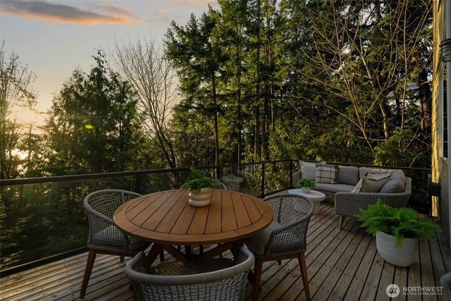 809 206th Avenue NE, Sammamish, WA 98074