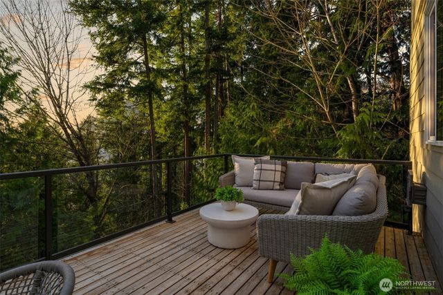 809 206th Avenue NE, Sammamish, WA 98074