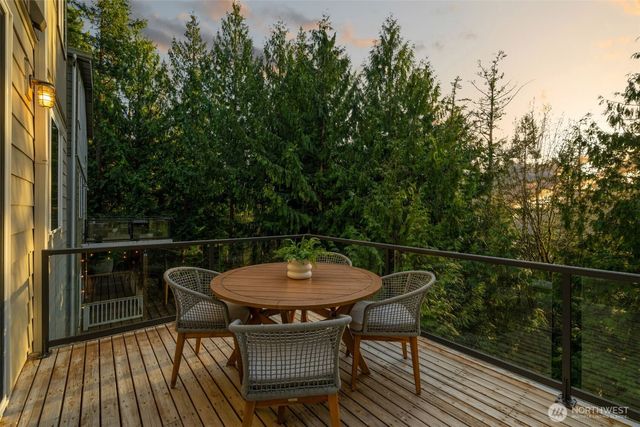 809 206th Avenue NE, Sammamish, WA 98074