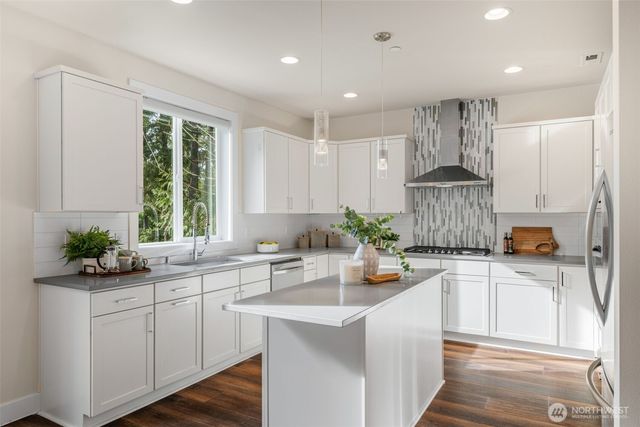 809 206th Avenue NE, Sammamish, WA 98074