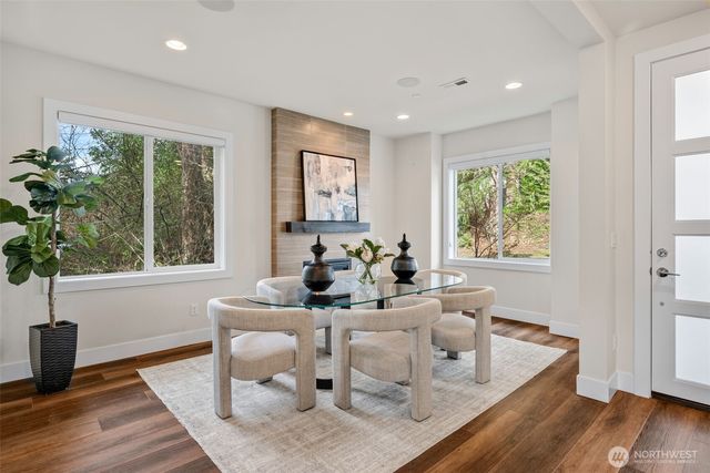 809 206th Avenue NE, Sammamish, WA 98074