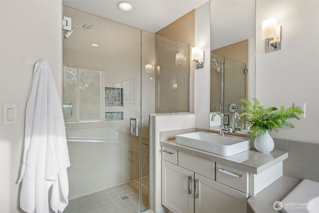 809 206th Avenue NE, Sammamish, WA 98074