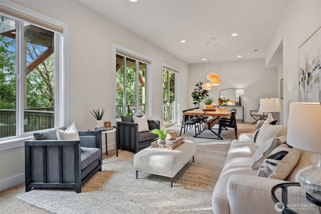 809 206th Avenue NE, Sammamish, WA 98074