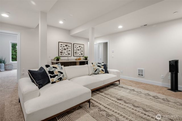 809 206th Avenue NE, Sammamish, WA 98074