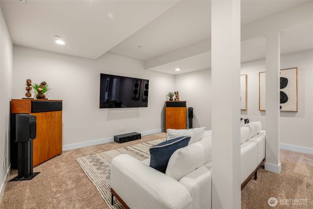 809 206th Avenue NE, Sammamish, WA 98074