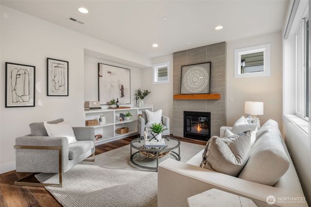 809 206th Avenue NE, Sammamish, WA 98074