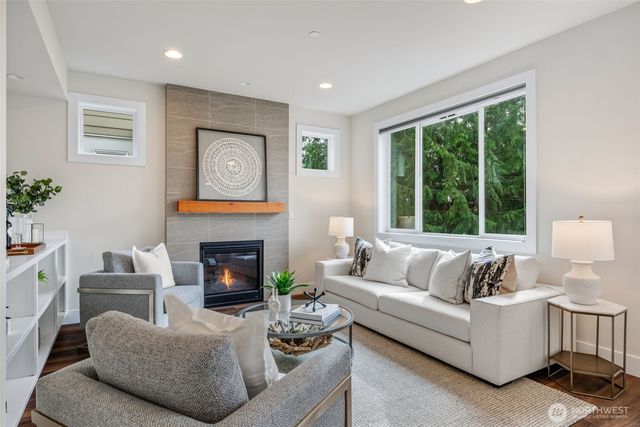 809 206th Avenue NE, Sammamish, WA 98074