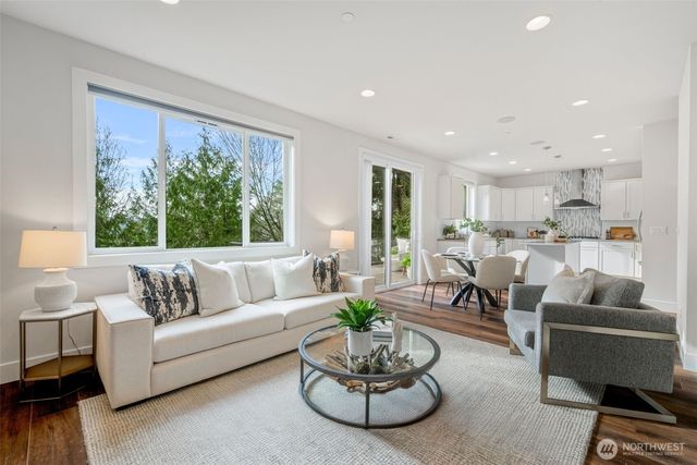 809 206th Avenue NE, Sammamish, WA 98074