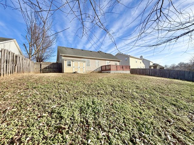 1337 Loren Cir, Clarksville, TN 37042